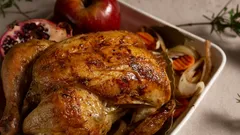 Kip met een goudbruine, knapperige korst: chef deelt 3 gouden regels voor de perfecte korst