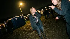 Kort verhaal: Mijn festivalnacht veranderde in een Dixi-nachtmerrie waar ik nog steeds van bloos